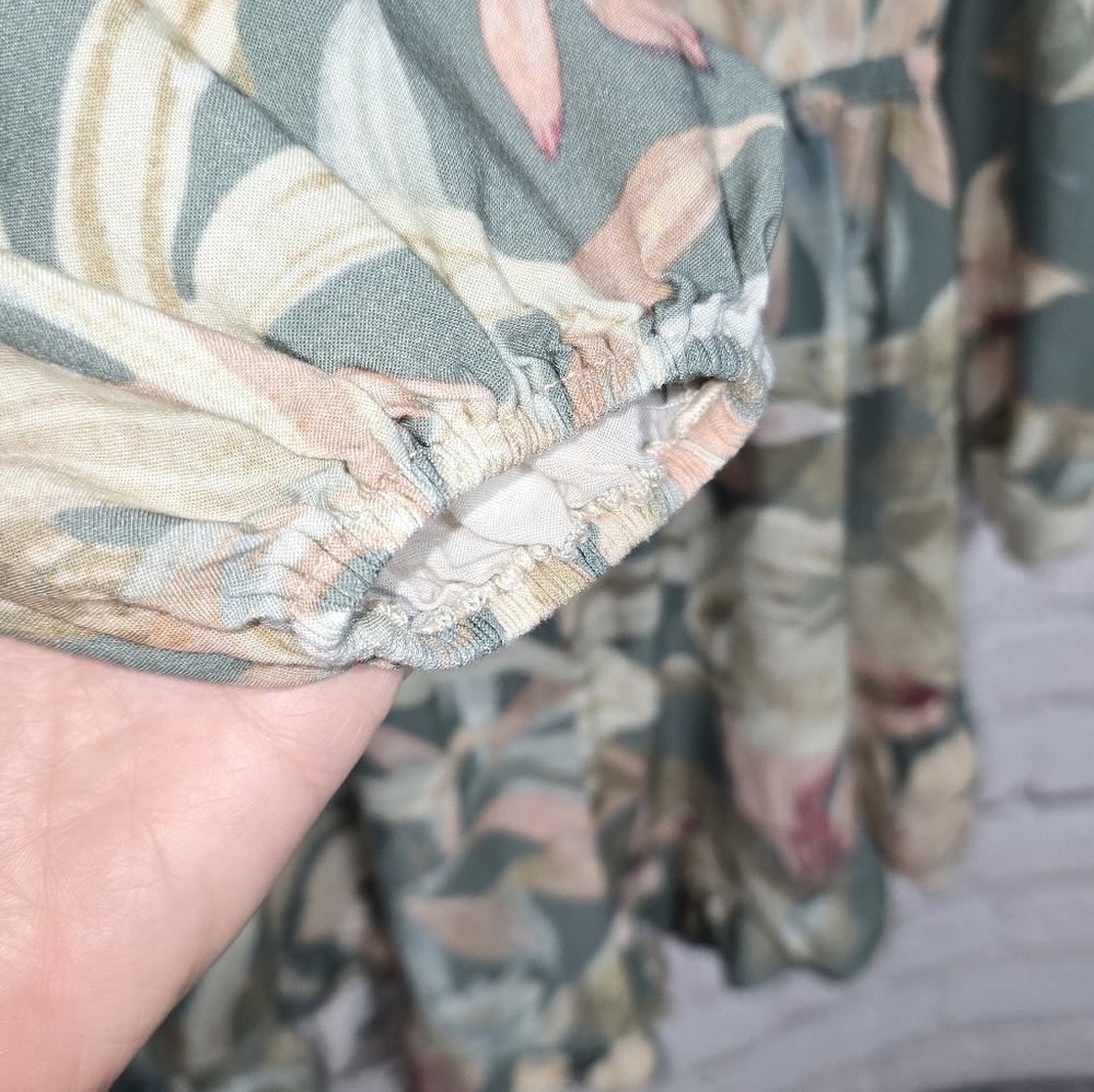 Show Me Your MuMu Floral Longsleeve Romper Size Medium - Picture 3 of 12